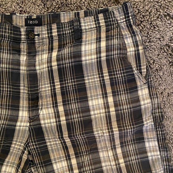 IZOD Men’s Plaid Shorts - Picture 4 of 14